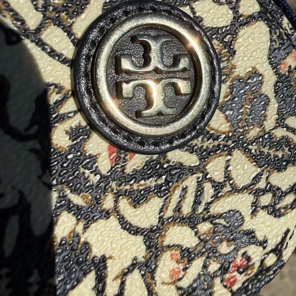 Tory Burch Women Flower Motif Coin Case Round Limited Edition (Hard to Find) - Picture 6 of 6